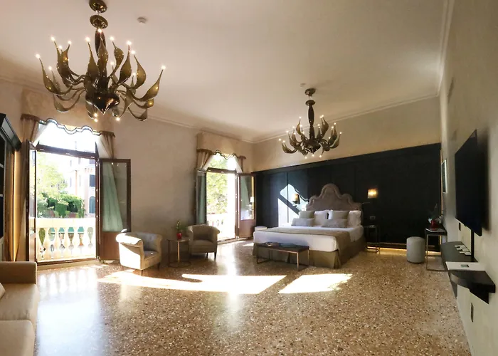 Hotel Aquarius - Ascend Collection 4*