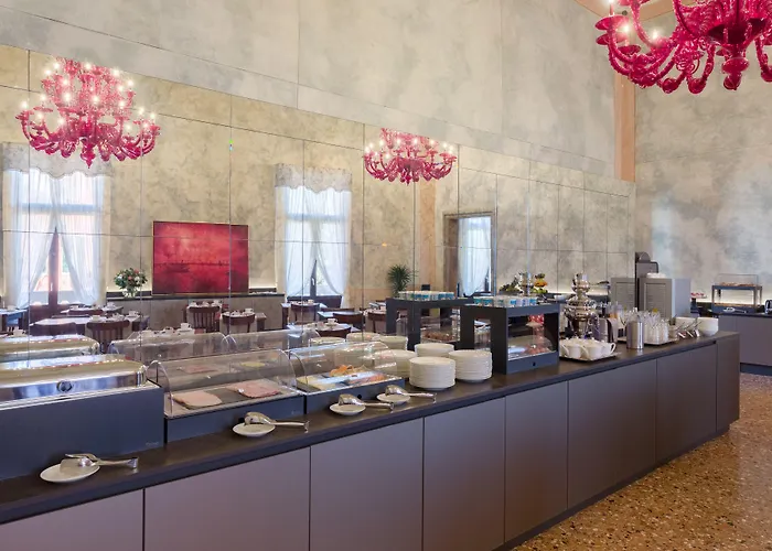 Aquarius - Ascend Collection Hotel