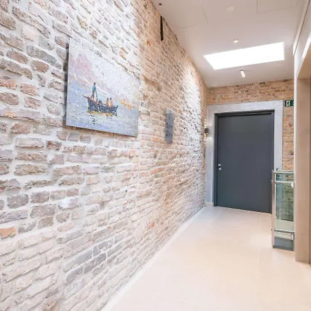 Aquarius - Ascend Collection