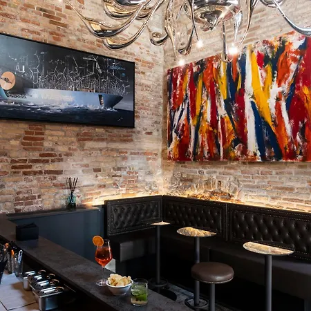 Aquarius - Ascend Collection Hotel