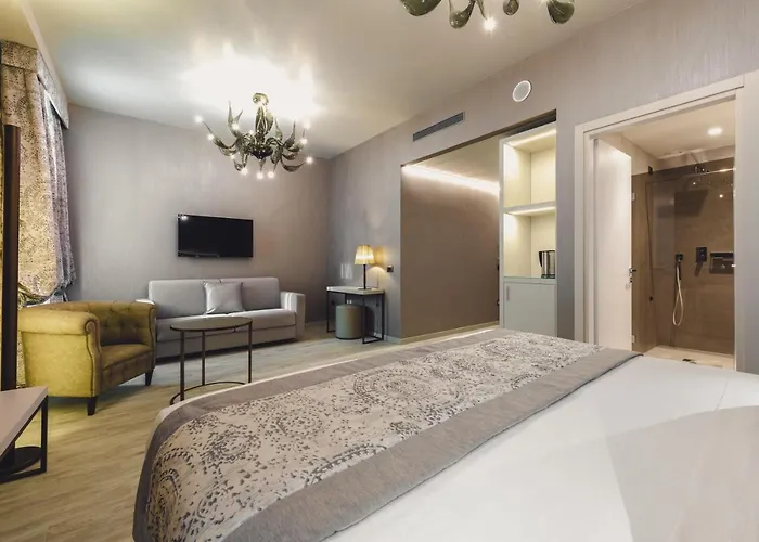 Aquarius - Ascend Collection Hotel