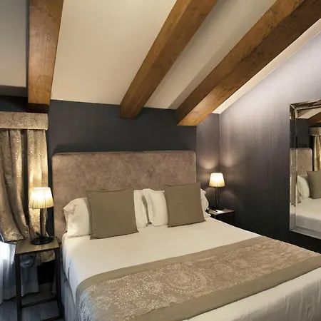 Aquarius - Ascend Collection Veneza